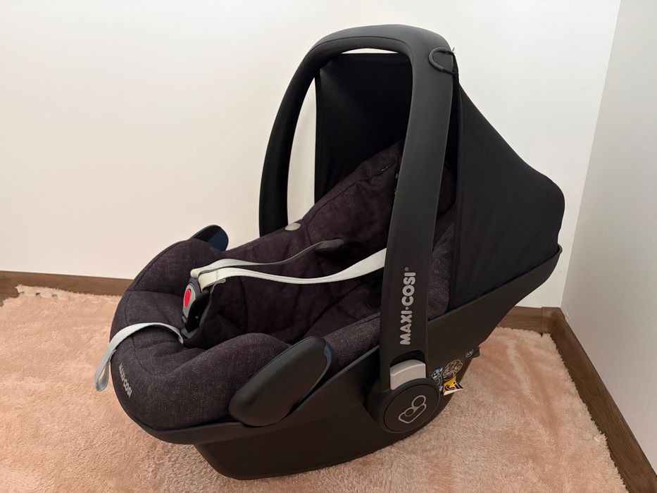 Maxi-Cosi столче за кола + Isofix база