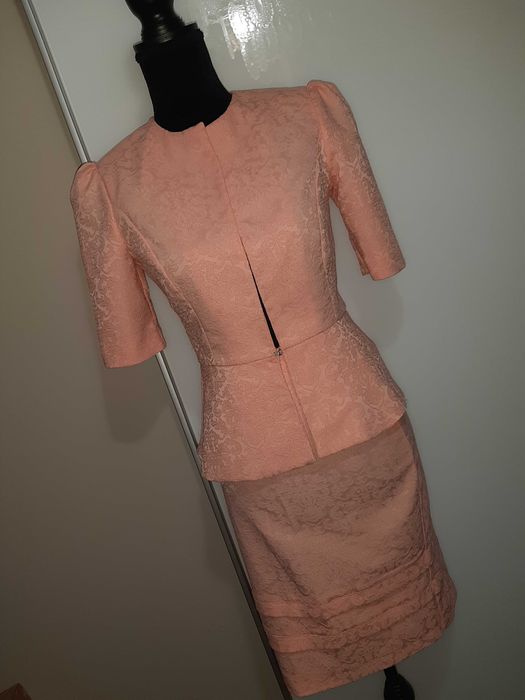 Costum roz FOFY brocart baroc superb