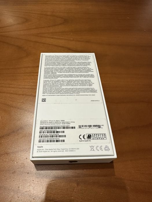 Телефон IPhone 12