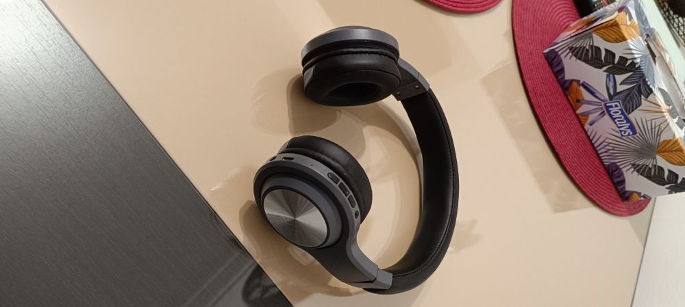 Vând căști wireless