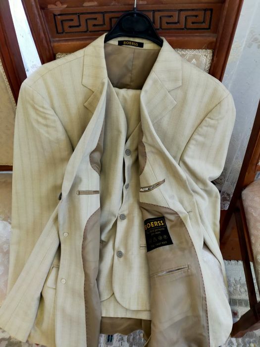 Продам костюм тройка