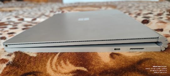 Laptop 2-in-1 Surface Book 2 vârf absolut de gamă
