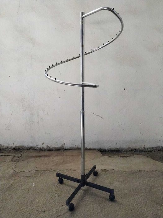 Стойка для одежды