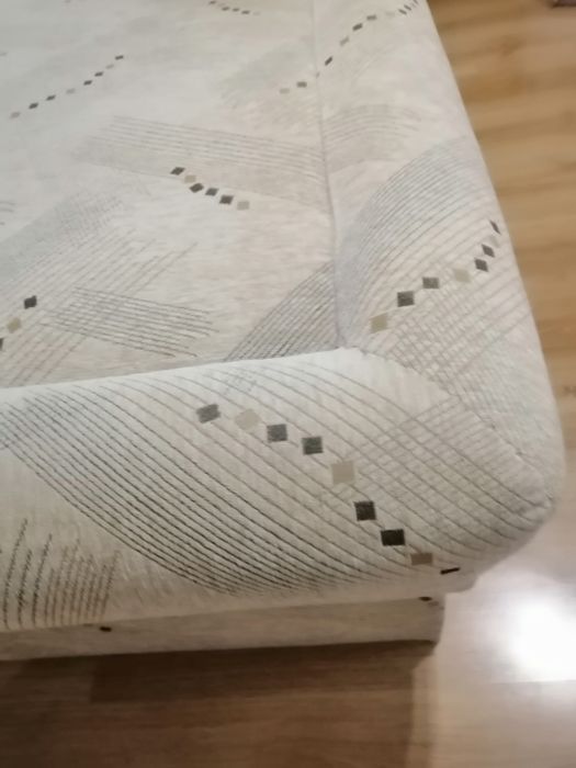 Продавам тапицирано нестандартно легло с размери 210 / 128 см.