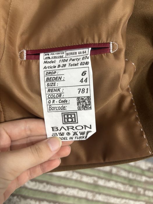 Костьюм,тройка с галстуком