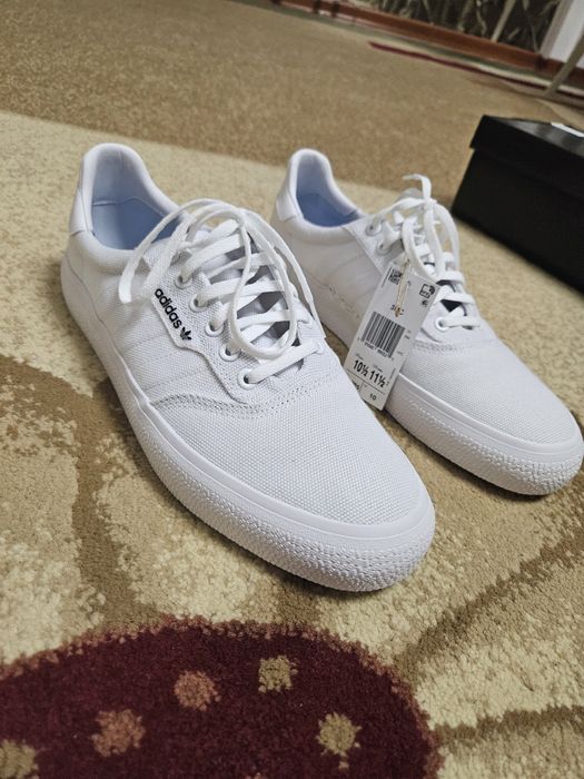 Кроссовки адидас белые