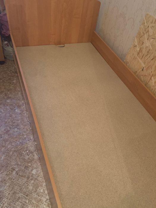 Кровать с матрасом