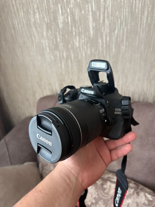 Фотокамера canon eos 600 D