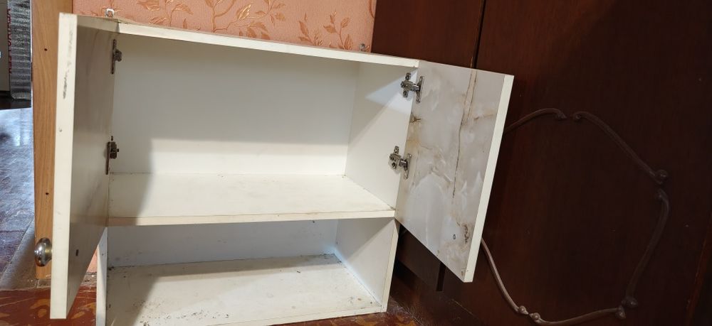 Кухонный подвесной шкаф.