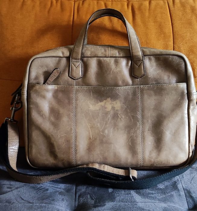 Елегантна чанта за лаптоп или таблет, от естествена кожа.