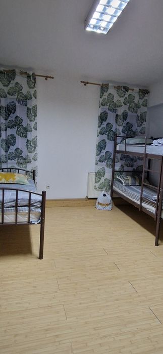De ichiriat etaj cu 9 camere ,cu 2,3,4,5 paturi/camera