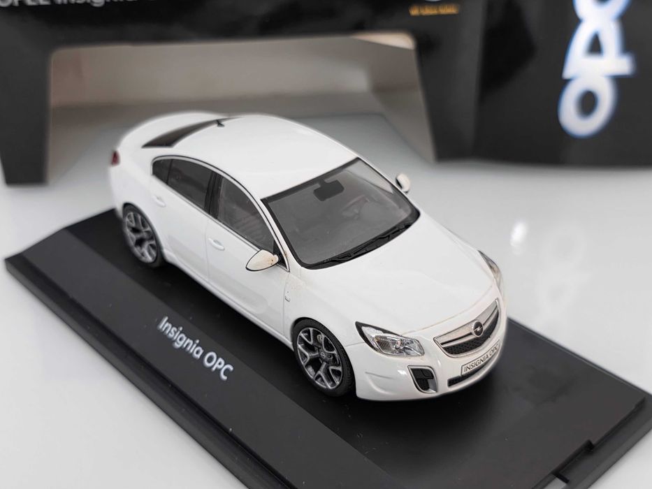 Macheta Auto 1/43 Schuco Dealer Edition Opel Insignia OPC