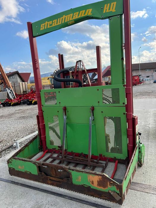Резач за силаж Strautmann HQ – Обем 2,5 m³, с повдигач