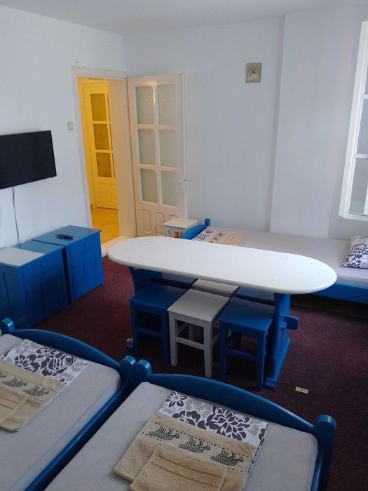 Închiriez la vilă  apartamente 5 locuri și în perioada beach please