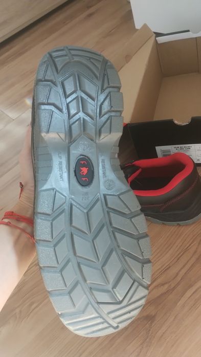 Работни обувки с бомбе!