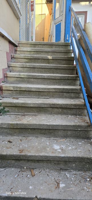 10броя стъпала от дялан камък намират се в град Шумен