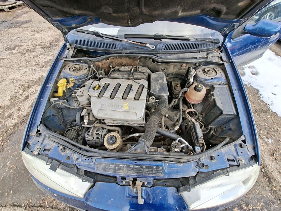 Dezmembrez Renault Megane 1 1.6B 2001 K4M-A7