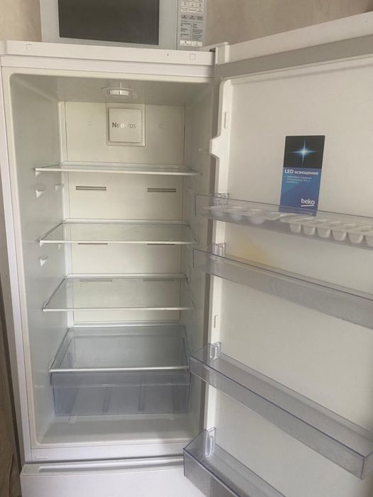 Продам холодильник на запчасти Beko