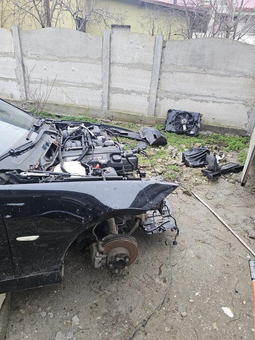 Vand seria  3 pentru dezmebrat  sau schimb