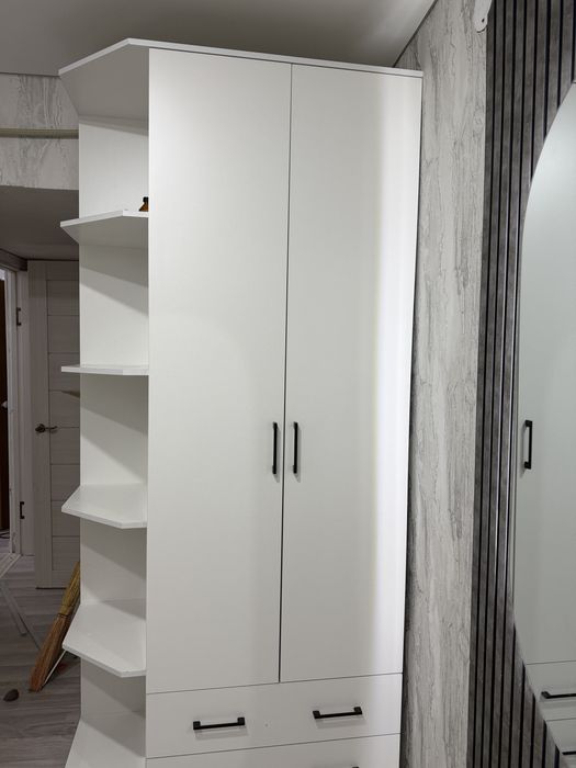 Прихожий шкаф белый