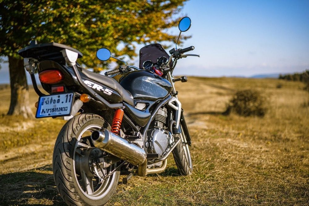 Vând motocicletă Kawasaki ER-5, ideală pentru începători