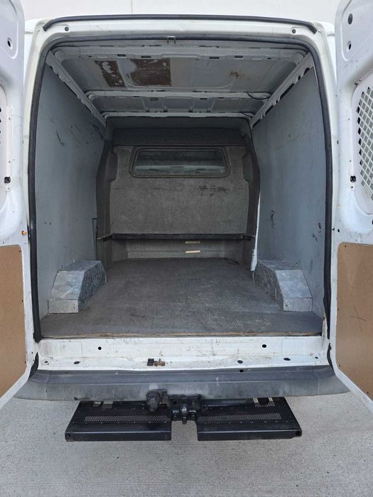 Ford Transit dublucabina, 7 locuri plus marfă
