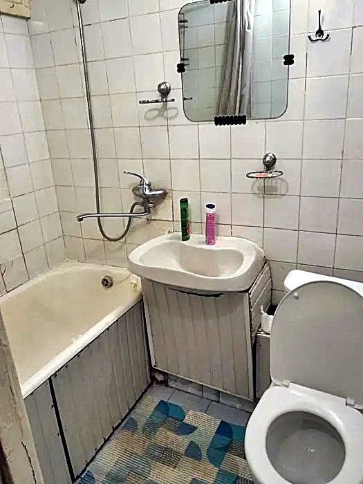 метро: Буюк Ипак Йули. (Горького). 2х.конатная