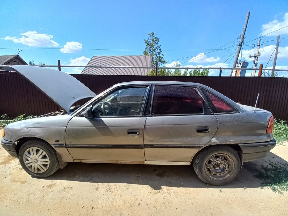 Автомобиль опель астра