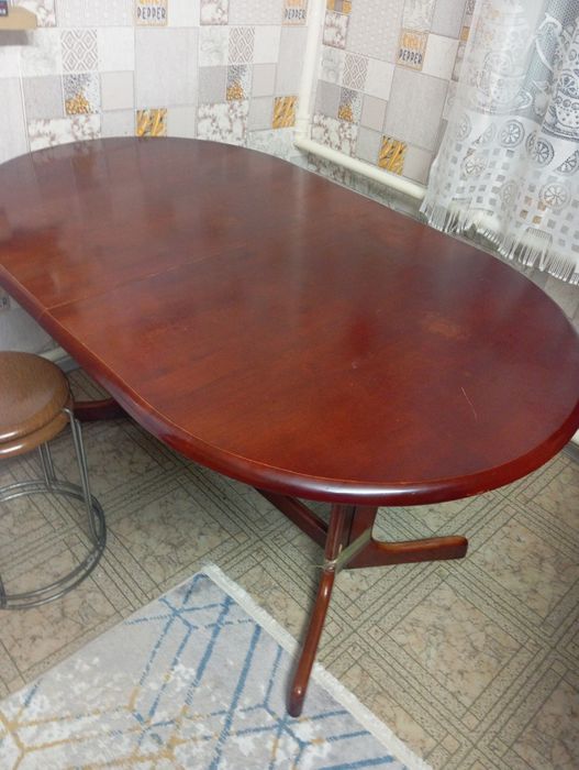 Продам дубовый стол