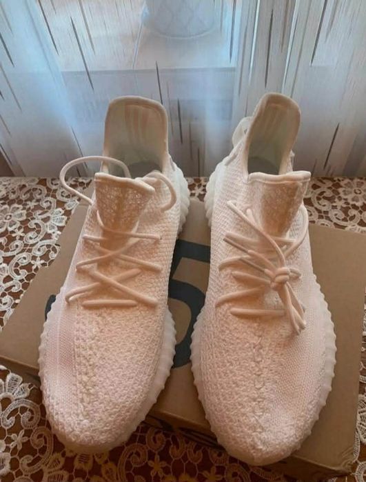 Yeezy 350 white batch