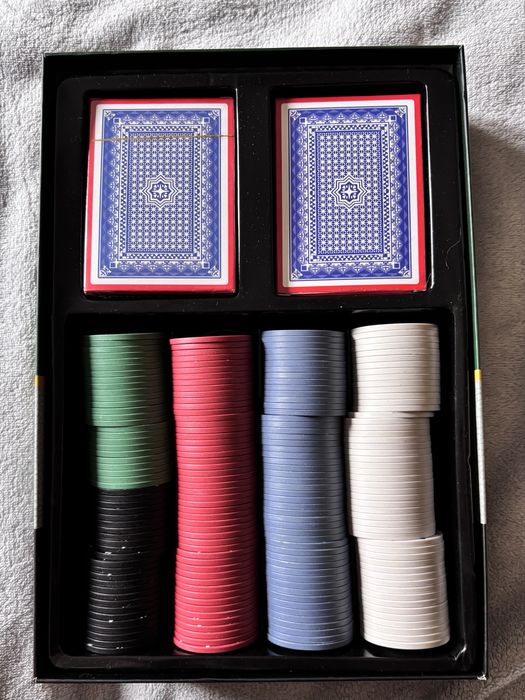 Комплект настолни игри – Texas Hold’em Poker Set + Монопол „Инвеститор“