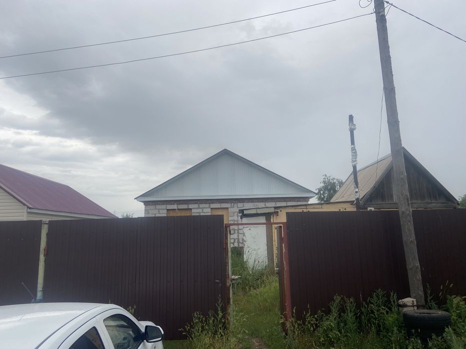 Продам участок с недостроенным  домам