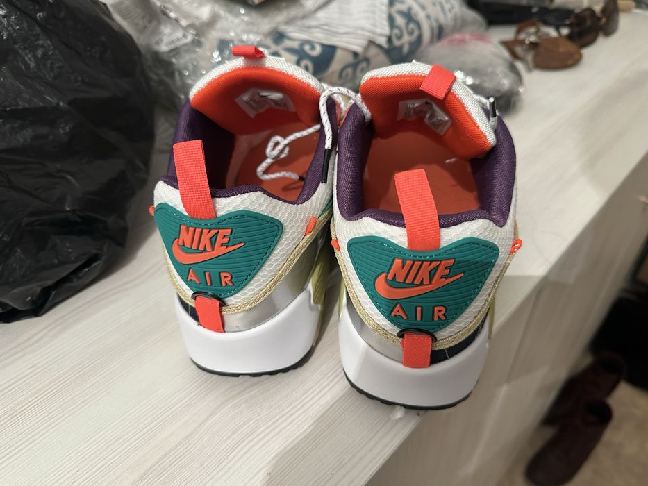 Продам кроссовки