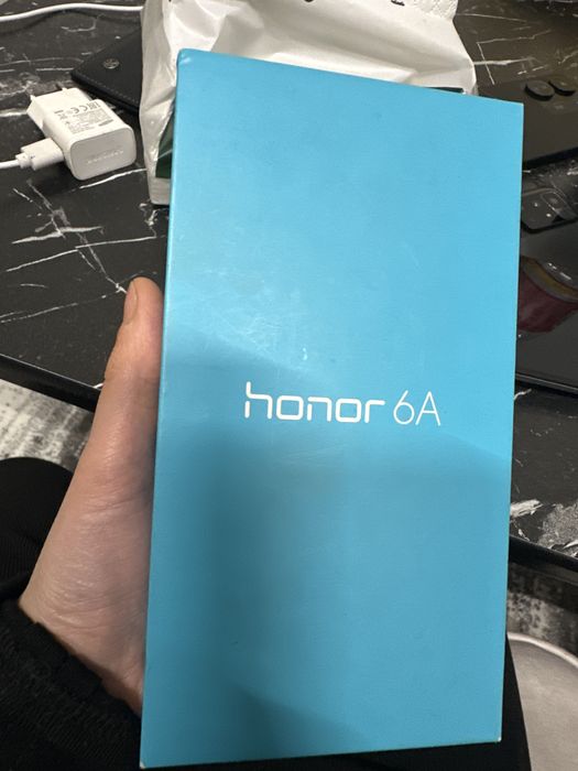 Honor 6A Holati yahshi karobka dakument hamasi bor