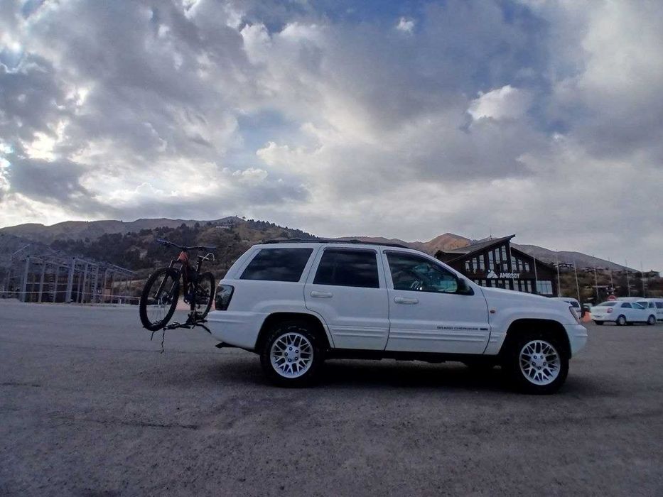 Продается Jeep Grand Cherokee WJ Limited, 2003 г., белый.