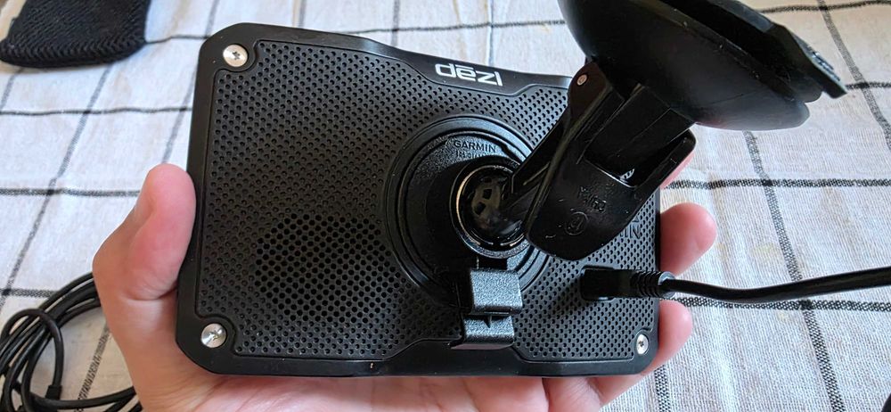 Навигация за камион Garmin Dezl 580 5 инча най новите карти за цяла Европа и Турция пълен комплект работи с Фротком Frotcom
