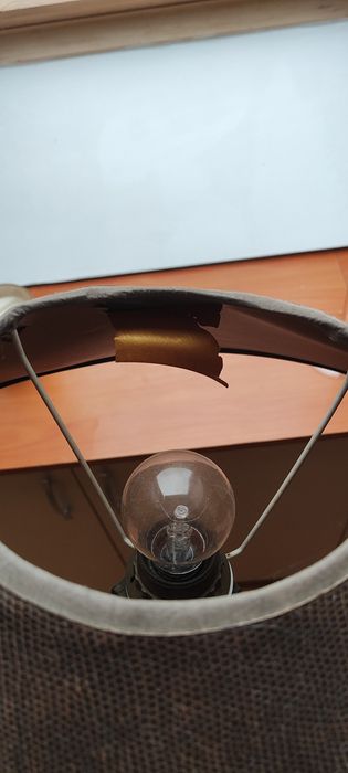 Ретро лампа с подставка от камък