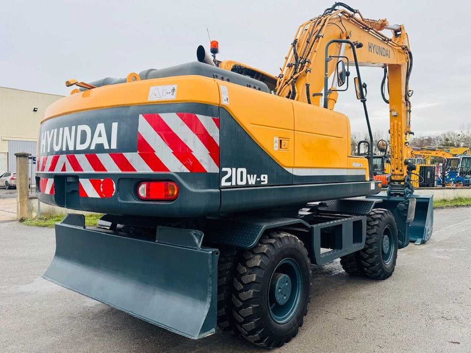 Колесный экскаватор Hyundai ROBEX 210W-9