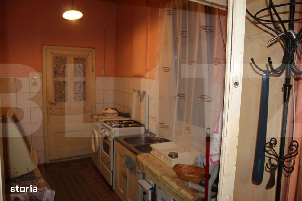 Casa traditionala cu curte generoasa, in centrul localitatii Valcele