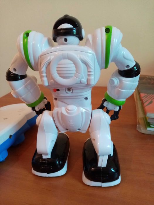 Детски Calvin робот и Мини пиано синтезатор, нови. За деца от 3 до 5 г