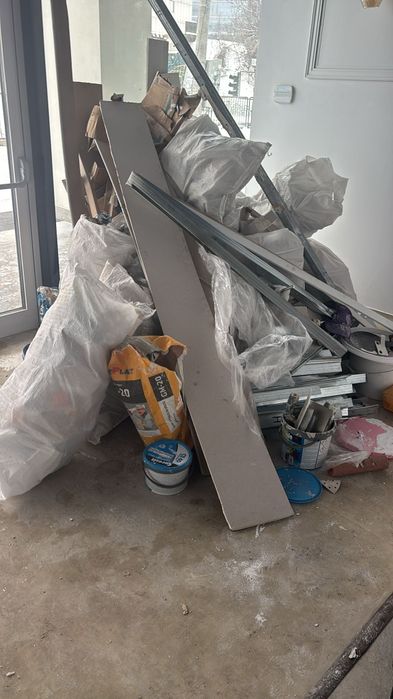 Debarasez deșeuri și saci  cu moloz