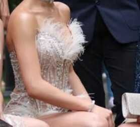 Продават се 2 броя официални рокли