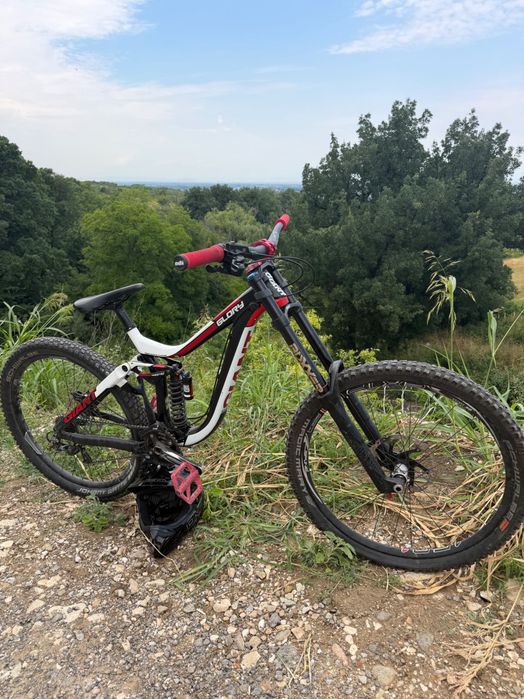 Giant glory downhill