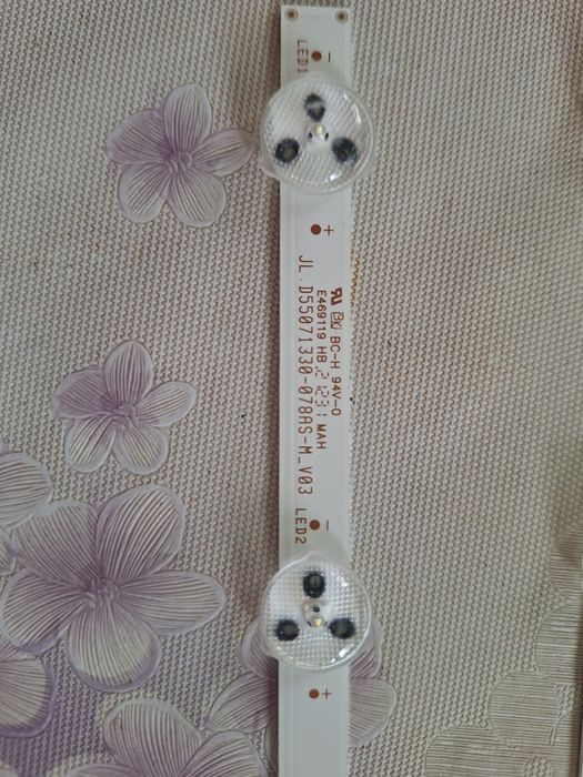 smart  Wellington diagonala 139 cm model WL55UHDV296SW, display fisura