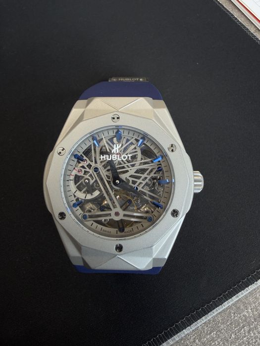 Продам часы hublot