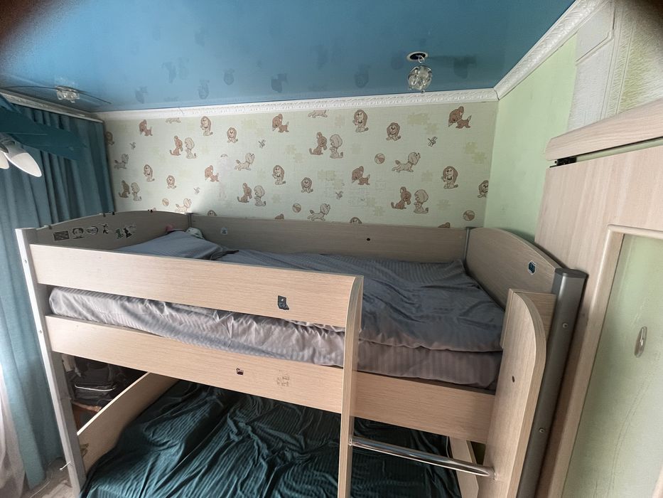 Продам двухярусную кровать для подростков