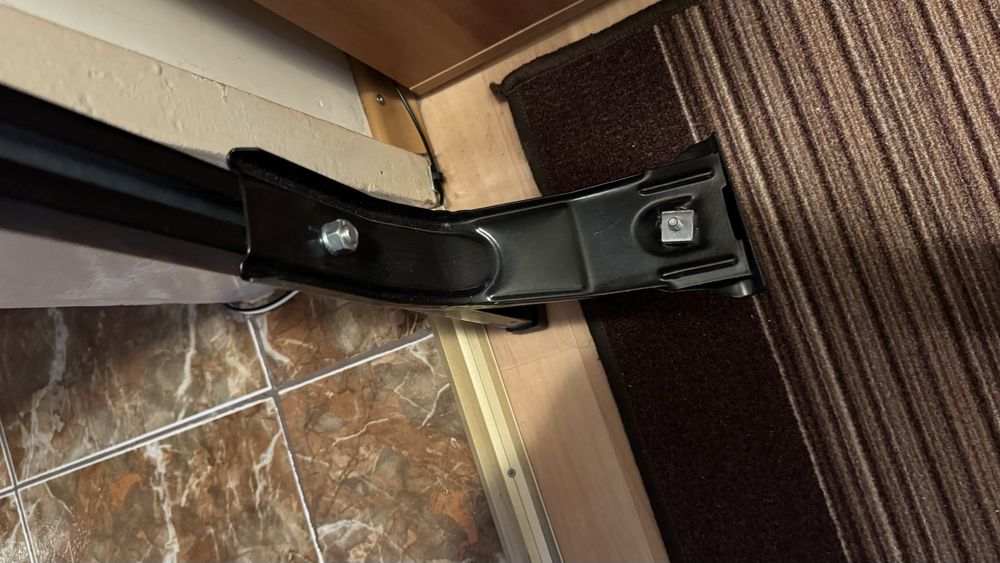 Bare transversale plafon, universale, max 129cm latime, incarcare 70kg