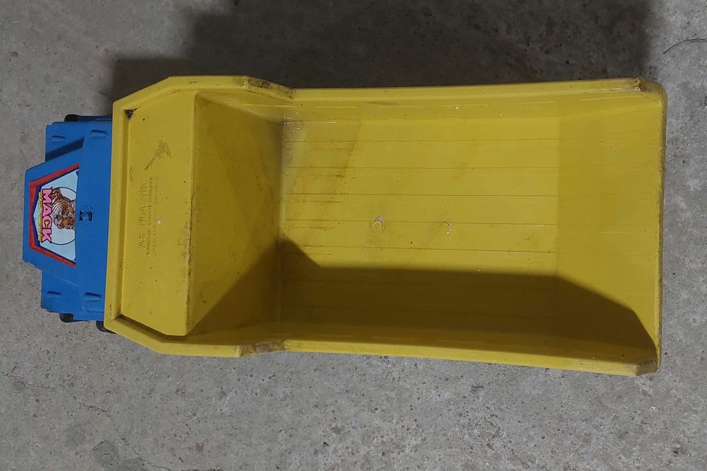 Детски самосвал 1 бр