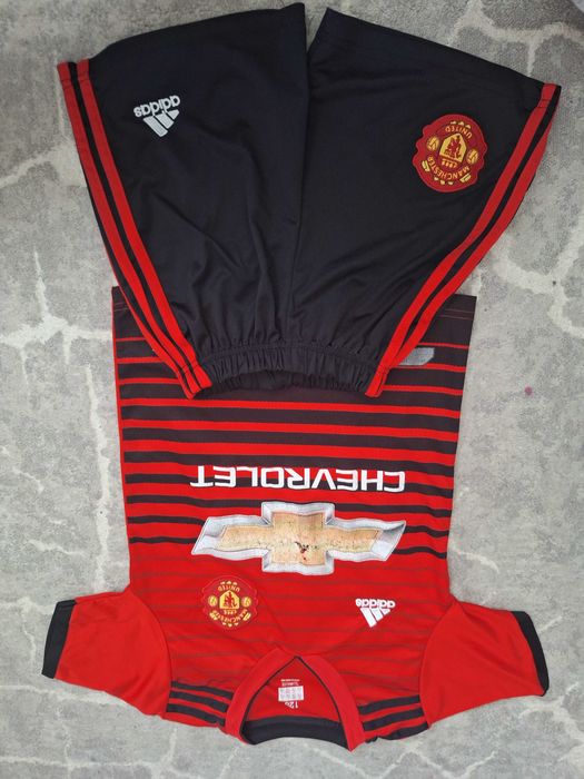 Costum pt fotbal baieti