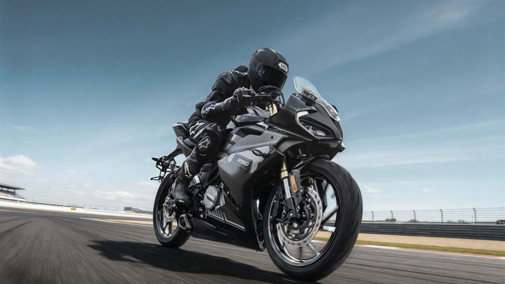 Мотоцикл CFMoto 250SR Fun ABS 2026 заказ